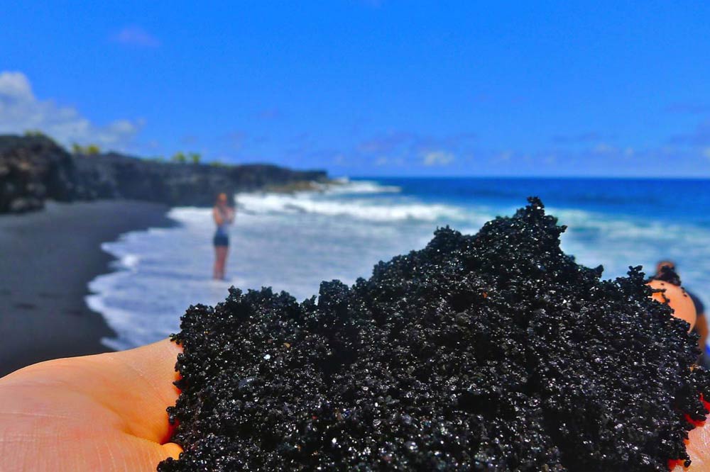 10 пляжей с черным песком