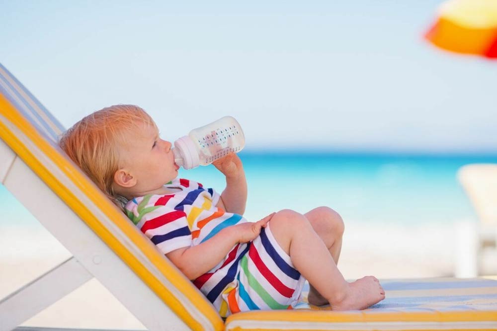 Позаботьтесь о привычном питании для малыша на море